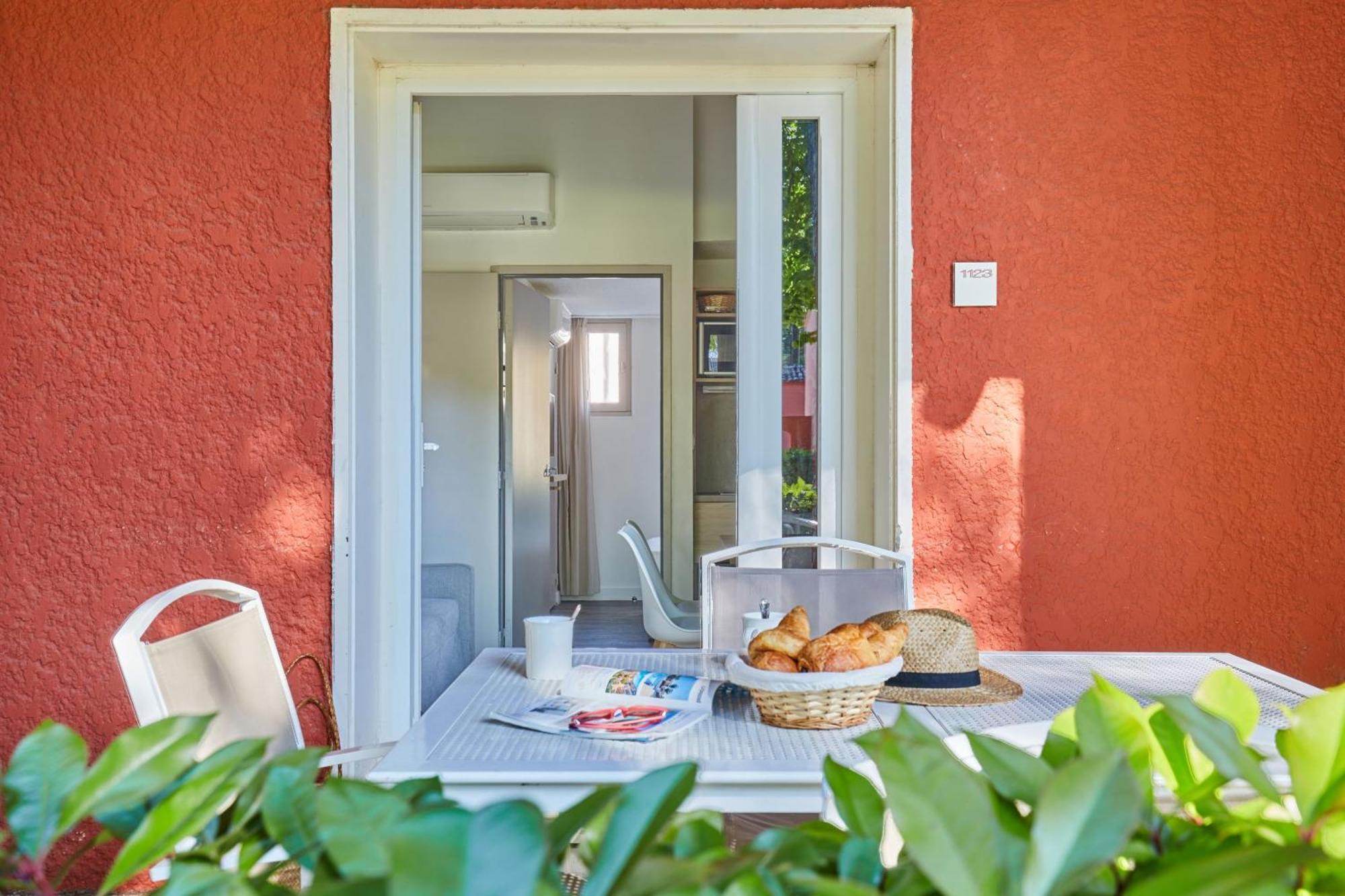 Odalys Le Village Camarguais Les Gardians Aparthotel Arles