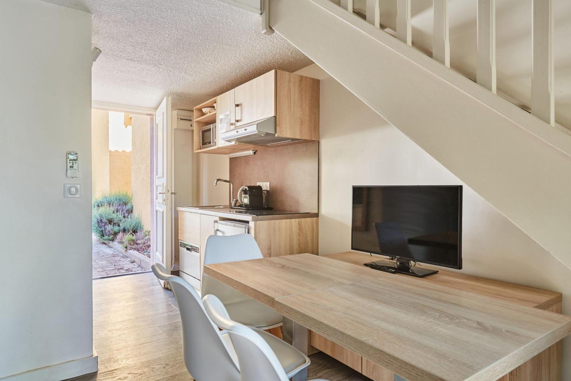 Appart hôtel Résidence Odalys Le Village Camarguais Les Gardians Arles